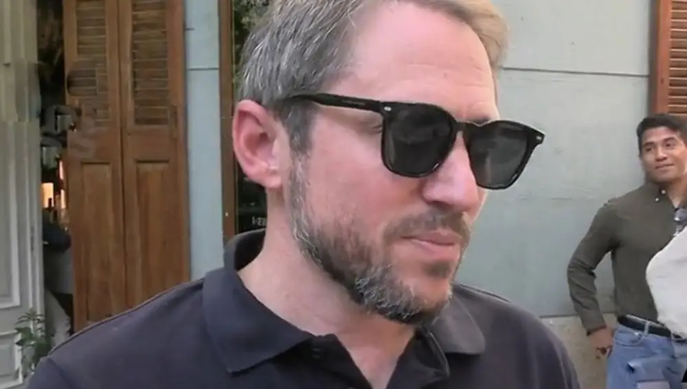 Manuel Martos da la última hora sobre el estado de Raphael tras suspender su último concierto por una bronquitis