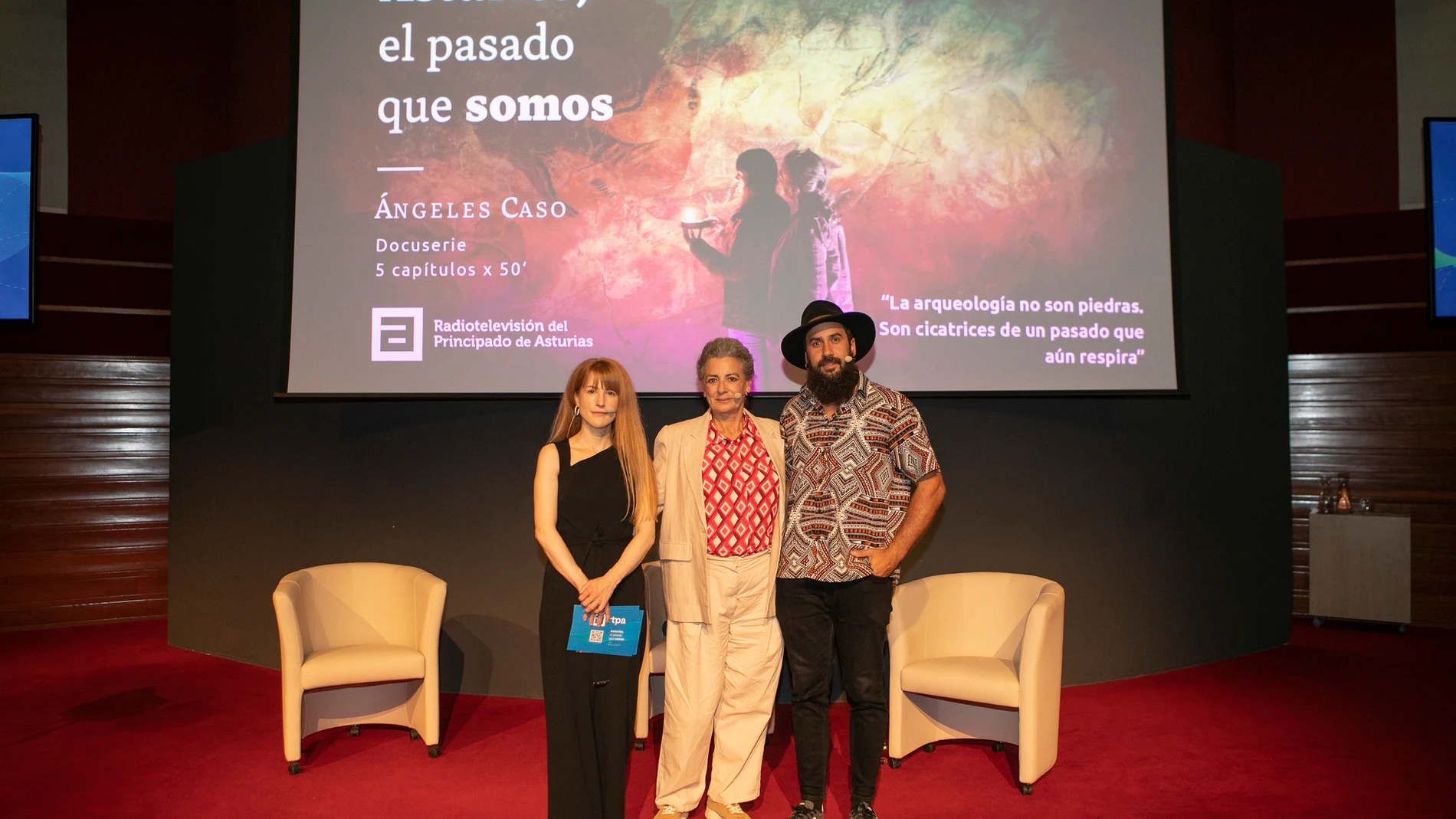 Lucía Herrera, Ángeles Caso y Álex Galán, durante la presentación de la serie documental en el FesTVal