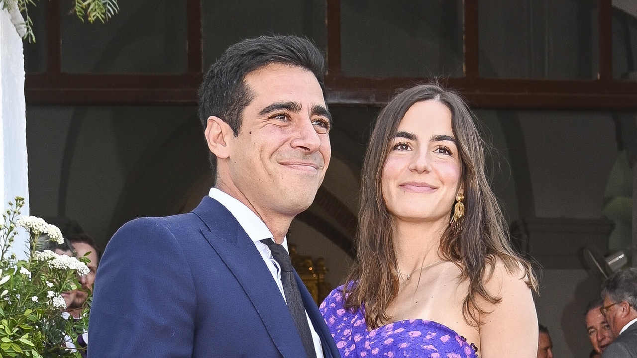 Blanca Llandres copia el vestido más viral de Isabel Díaz Ayuso para su pedida de mano con el hijo de Mariló Montero