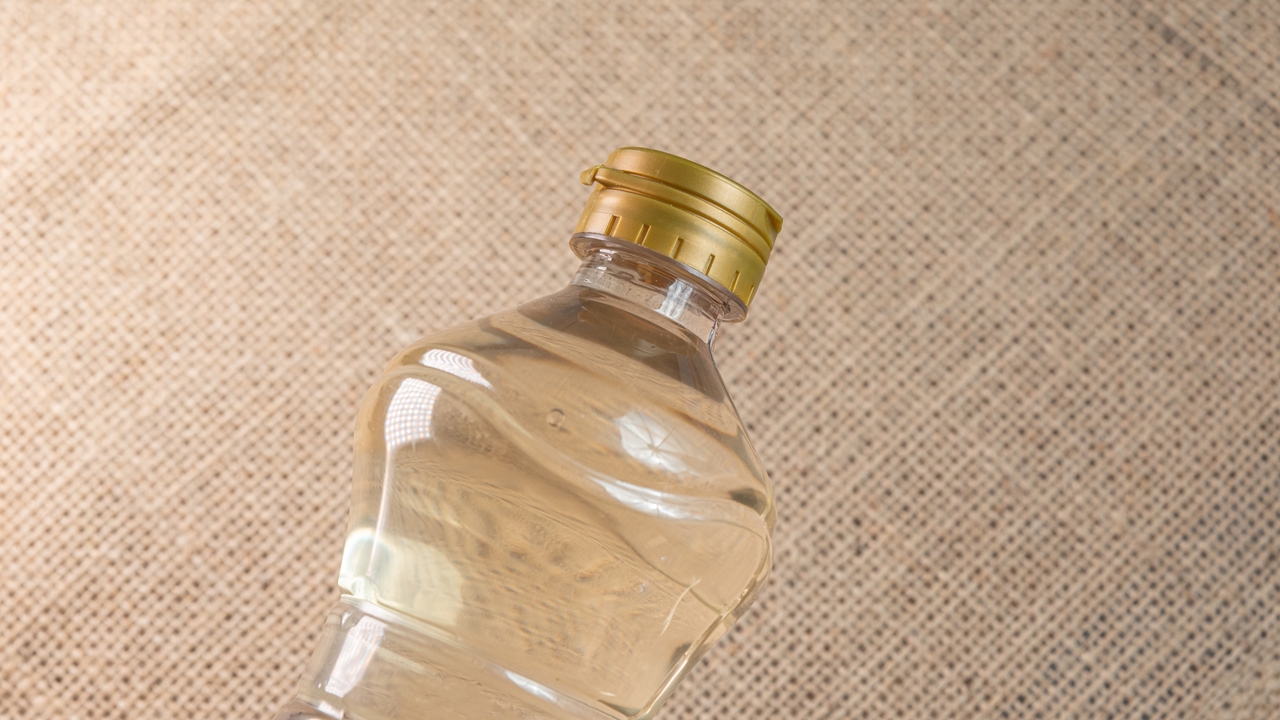 Mezclar agua oxigenada y vinagre: por qué recomiendan hacerlo con precaución y para qué sirve