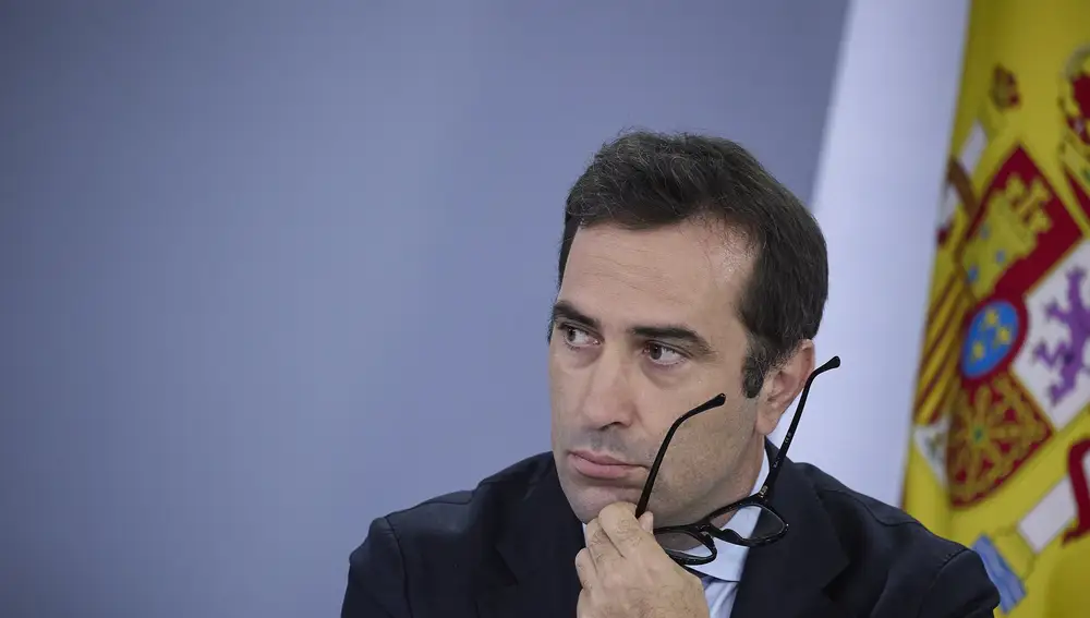 El ministro de Economía, Carlos Cuerpo, durante una rueda de prensa posterior a la reunión del Consejo de Ministros, en el Palacio de la Moncloa,