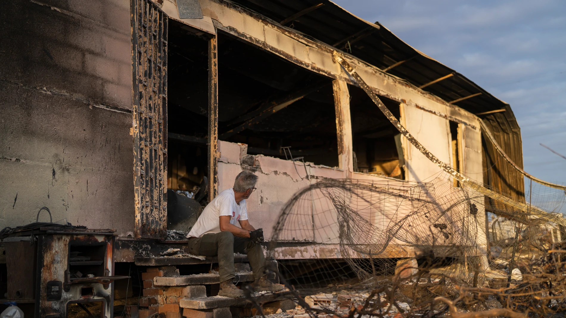 Reportaje 2 meses desde el incendio de Tres Cantos en la parcela de Luis Pernía