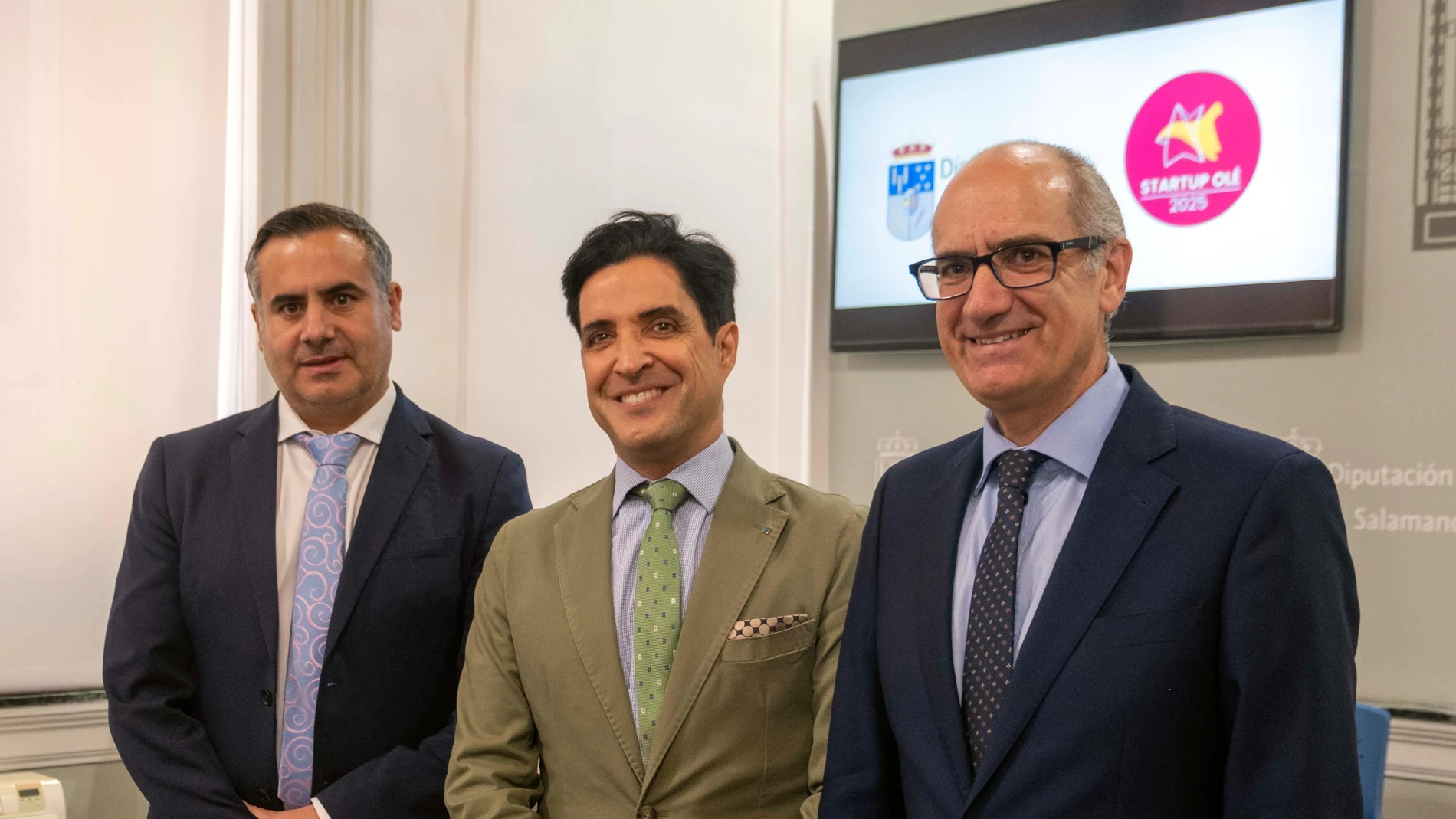 El presidente de la Diputación de Salamanca, Javier Iglesias, y el CEO de StartUp Olé, Emilio Corchado, presentan la colaboración institucional en la nueva edición de StartUp Olé 2025