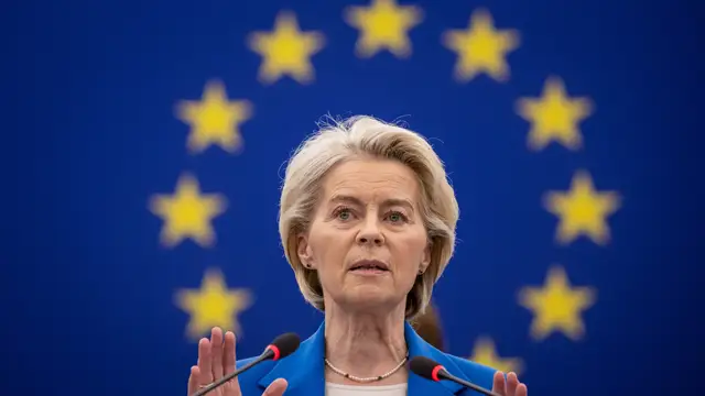 European Parliament to debate censure motions against Ursula von der Leyen STRASBOURG (France), 06/10/2025.- European Commission President Ursula von der Leyen speaks during a plenary session at the European Parliament in Strasbourg, France, 06 October 2025. The plenary session, which runs from 06 to 09 October, is set to discuss two motions of censure tabled by the far-right 'Patriots for Europe' (PfE) group and 'The Left' against European Commission President Ursula von der Leyen. (Francia, Estrasburgo) EFE/EPA/CHRISTOPHE PETIT TESSON