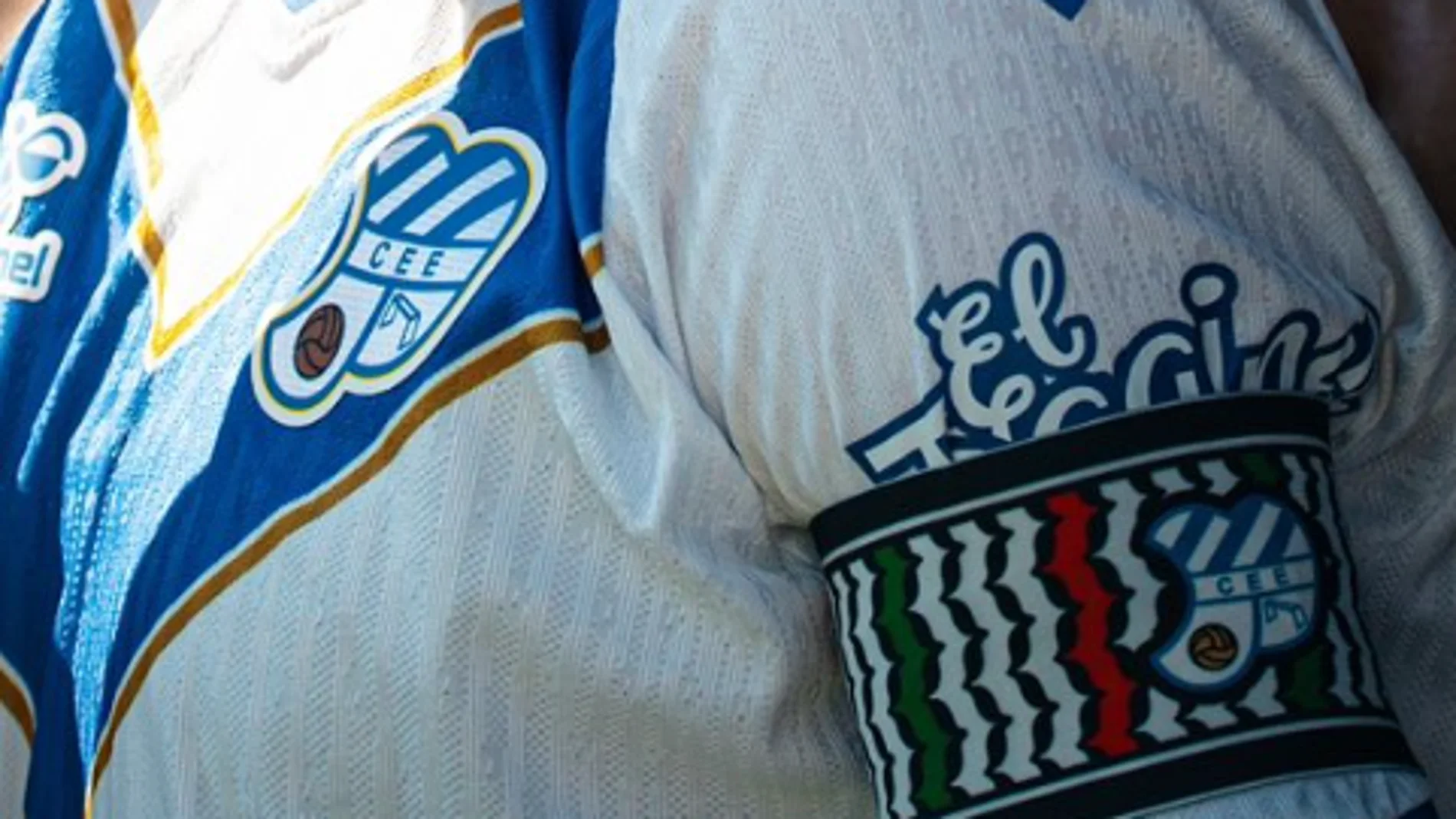 El brazalete que lució el capitán del CE Europa