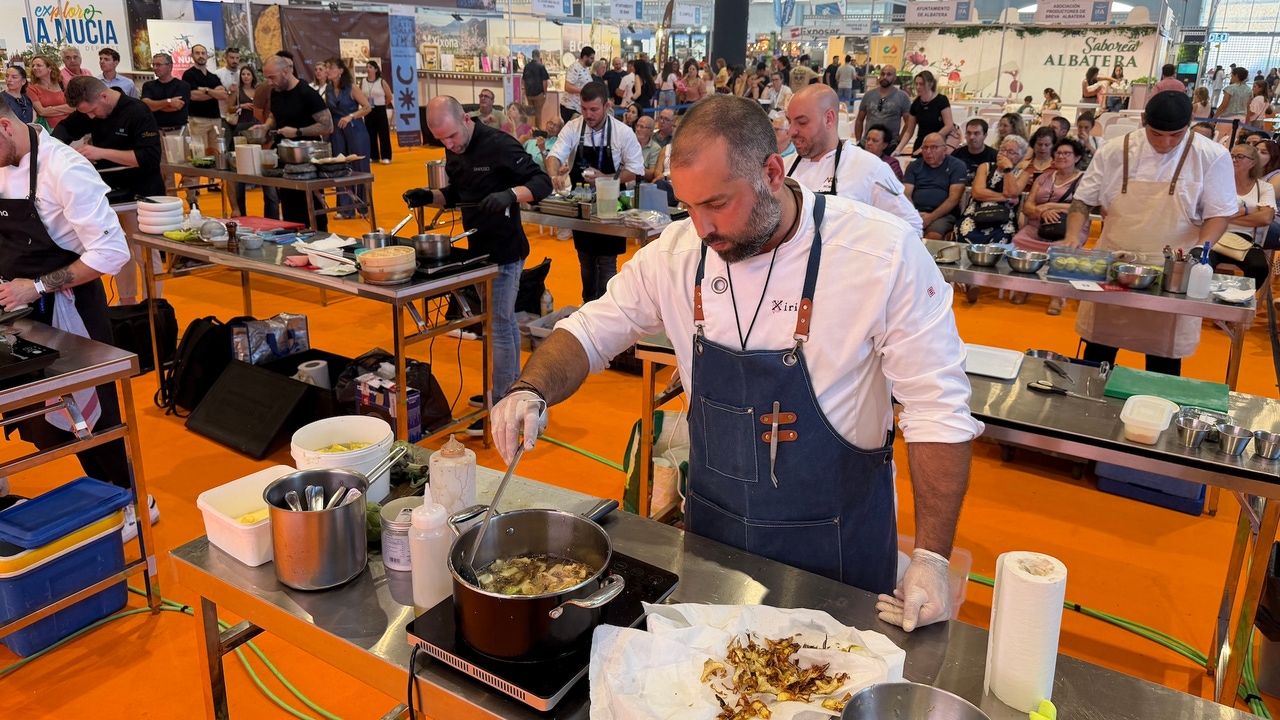 La alcachofa rellena de ostra valenciana, piparras y algas del restaurante valenciano Simposio es la mejor de España