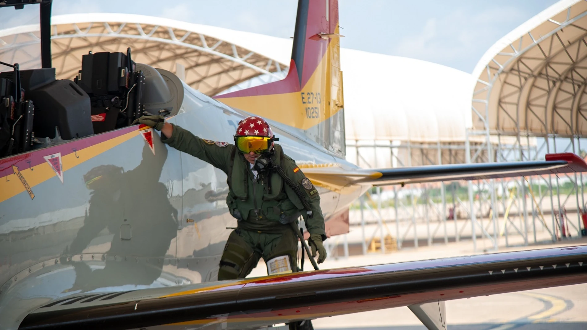 EL teniente coronel Gonzalo López García de Carellán se convierte en el primer piloto en alcanzar las 1.000 horas de vuelo en el Pilatus PC-21 REMITIDA / HANDOUT por EJÉRCITO DEL AIRE Y EL ESPACIO Fotografía remitida a medios de comunicación exclusivamente para ilustrar la noticia a la que hace referencia la imagen, y citando la procedencia de la imagen en la firma 25/08/2025
