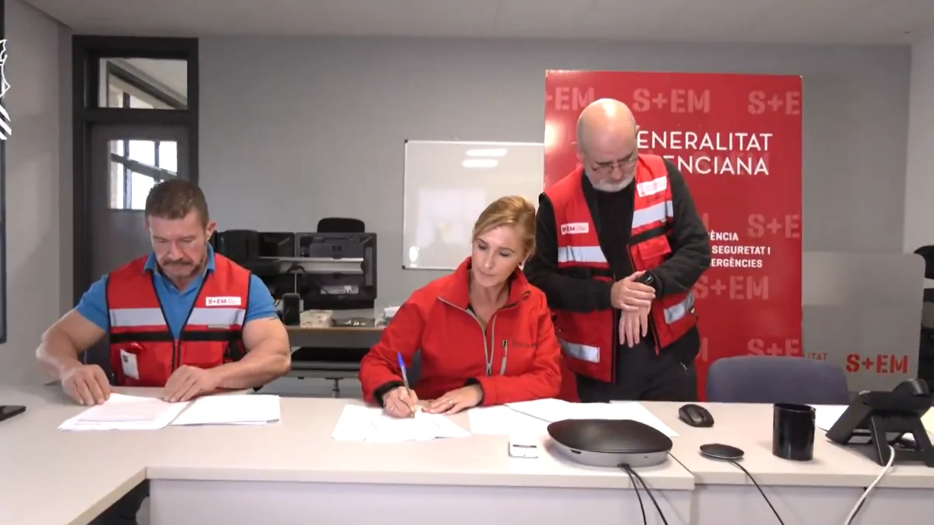 De izq a derecha: Argüeso, Pradas y Suárez el 29-O en el Centro de Coordinación de Emergencias
