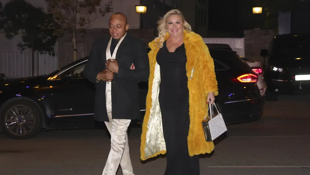 Raquel Mosquera junto a su marido, Isi