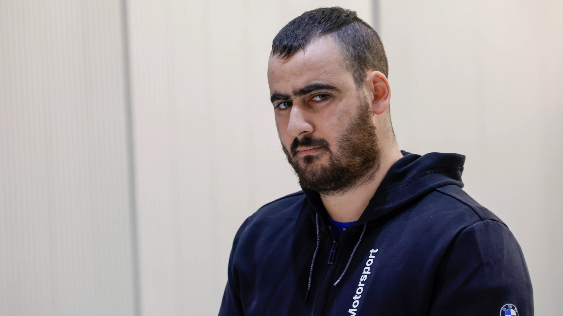 MADRID, 06/10/2025.- Yassine Kanjaa, el presunto yihadista que irrumpió con un machete al grito de Alá en dos iglesias de Algeciras (Cádiz) y asesinó al sacristán Diego Valencia e hirió de gravedad al sacerdote Antonio Rodríguez el 25 de enero de 2023, en el juicio que se celebra contra él en la Audiencia Nacional en Madrid este lunes. EFE/ Zipi / POOL
