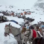 China Everest Hikers Trapped