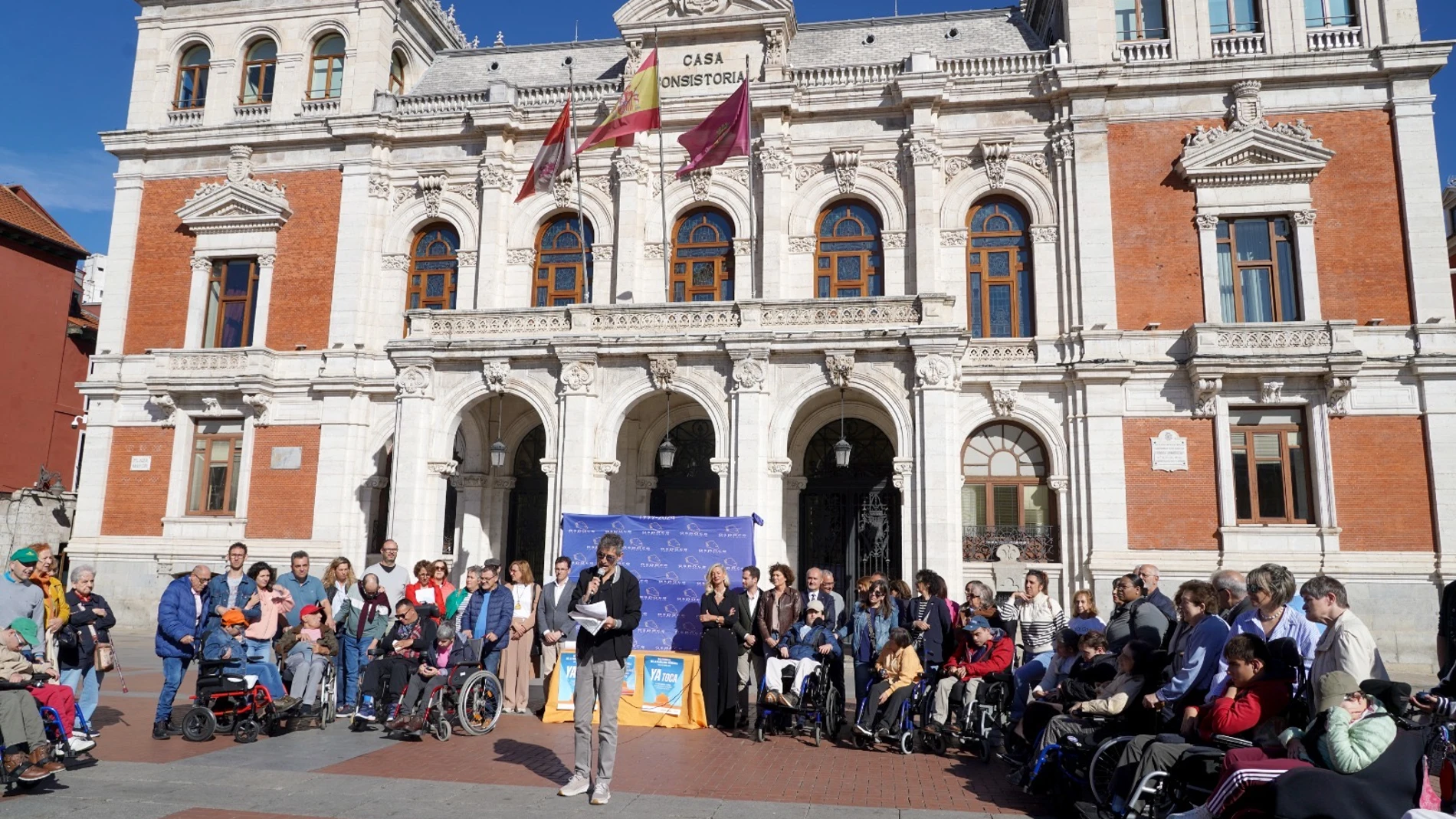 Concentración de Aspace en la Plaza Mayor de Valladolid