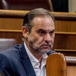 Ábalos defiende que los sobres del PSOE eran para reembolsar gastos anticipados y niega sobresueldos