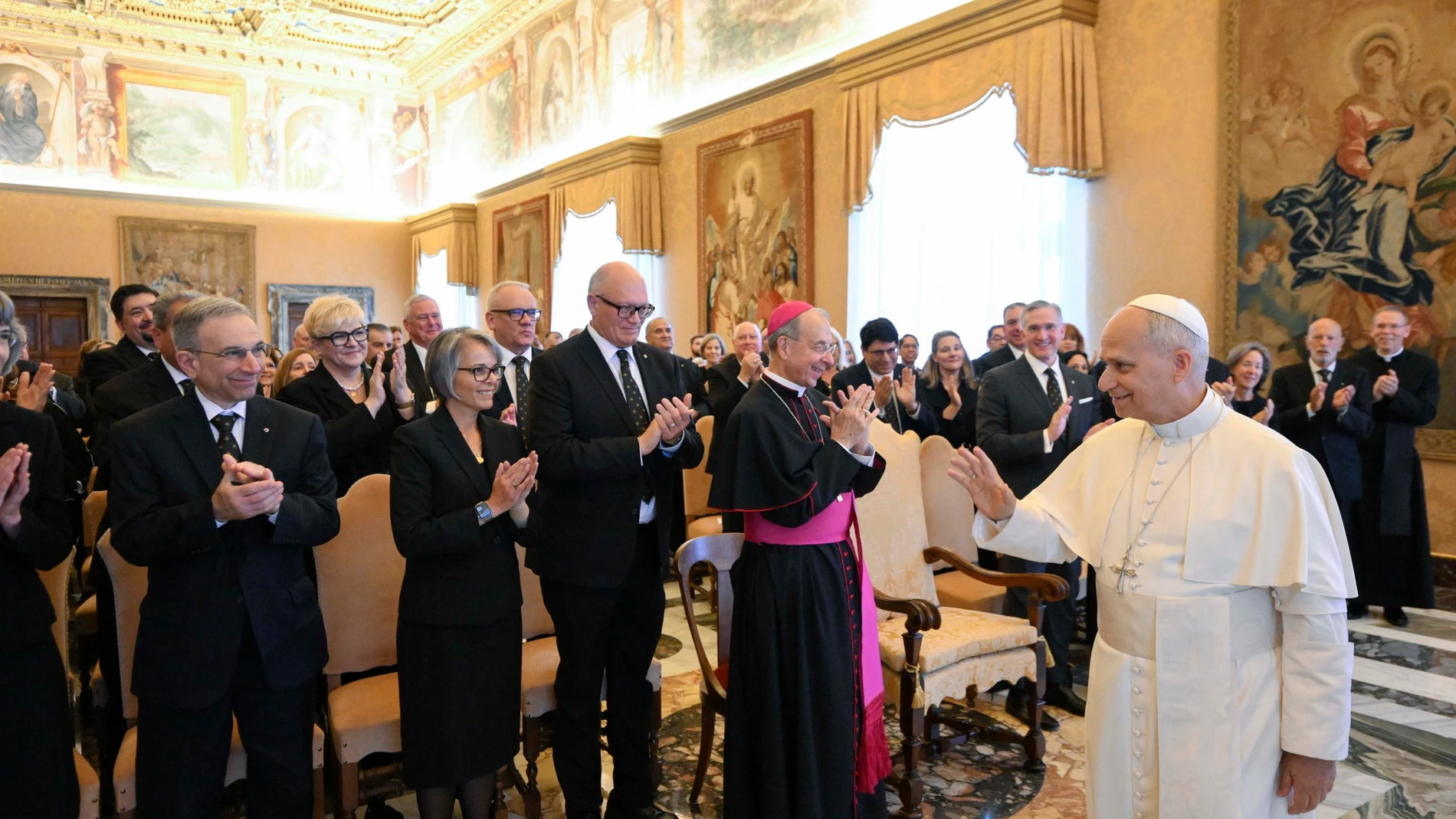 VATICAN CITY (Vatican City State (Holy See)), 06/10/2025.- A handout picture provided by the Vatican Media shows Pope Leo XIV receiving in audience members of the Board of Directors of the Knights of Columbus in Vatican City, 06 October 2025. (Papa) EFE/EPA/VATICAN MEDIA HANDOUT HANDOUT PHOTO TO BE USED SOLELY TO ILLUSTRATE NEWS REPORTING OR COMMENTARY ON THE FACTS OR EVENTS DEPICTED IN THIS IMAGEHANDOUT EDITORIAL USE ONLY/NO SALES/NO ARCHIVES