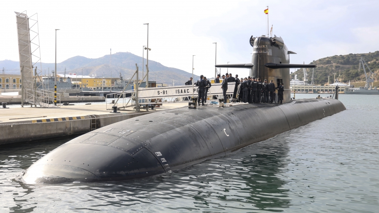 España pone a flote el submarino Narciso Monturiol, el segundo de la clase S-80