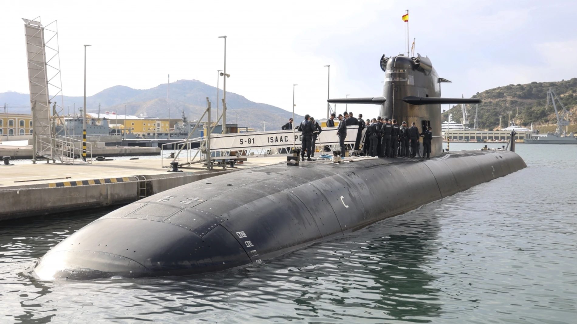 Submarino español en el puerto