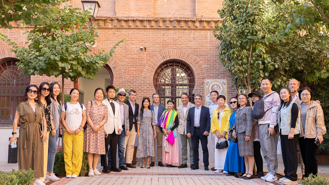 Así fue la primera vez de una veintena de representantes de la comunidad China en Las Ventas