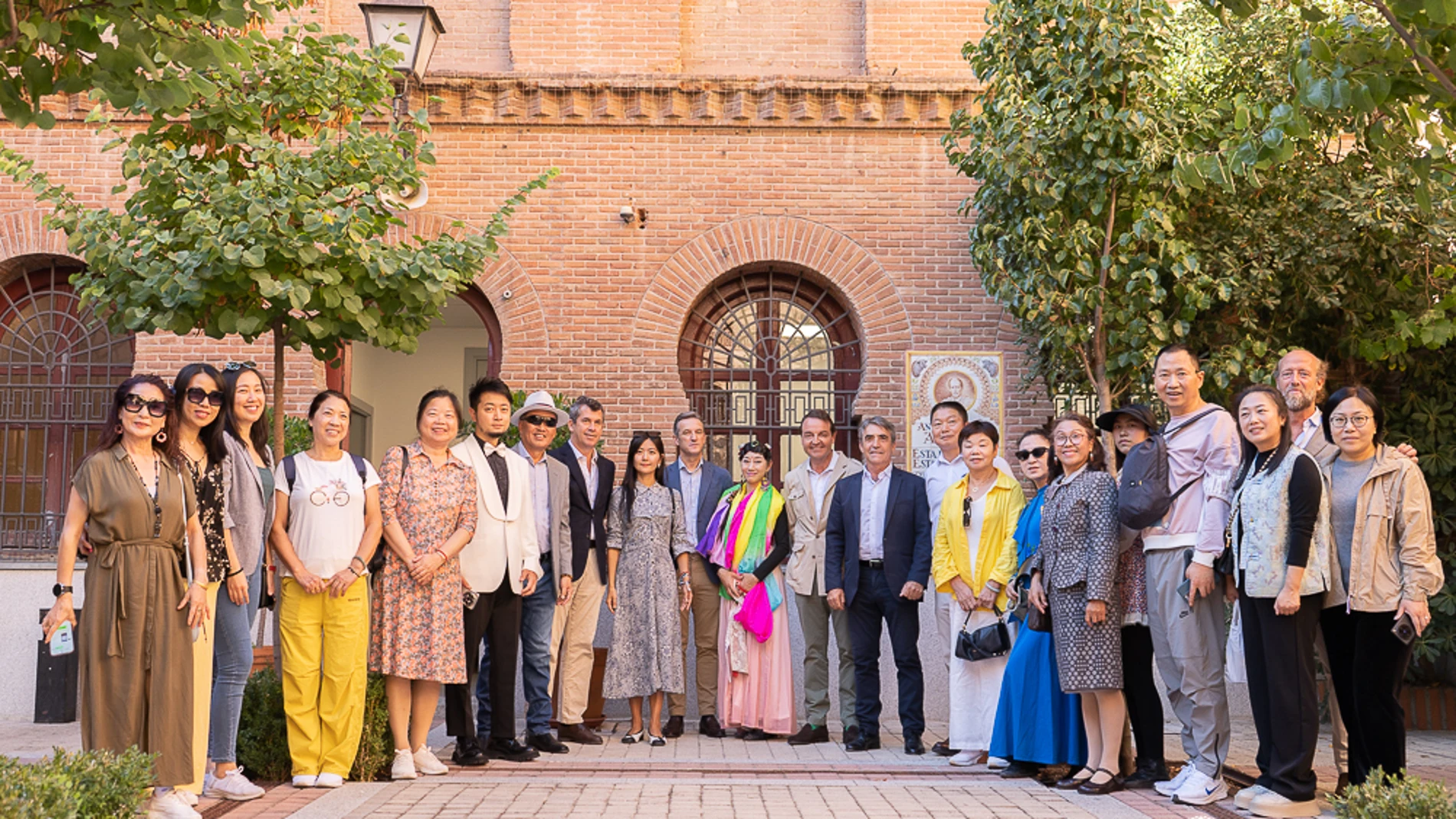 Así fue la primera vez de una veintena de representantes de la comunidad China en Las Ventas