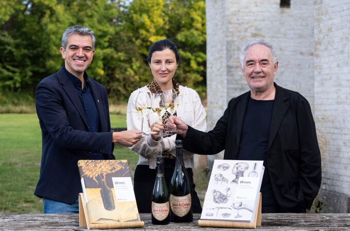 Ferran Centelles, director de bebidas de la fundación; Meritxell Juvé, CEO de Juvé & Camps y cuarta generación de la familia fundadora, y Ferran Adrià, fundador de elBullifoundation