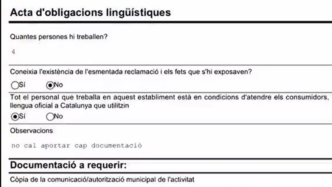 Un empresario de la hostelería muestra indignado la multa que le ha impuesto la Generalitat por no usar el catalán