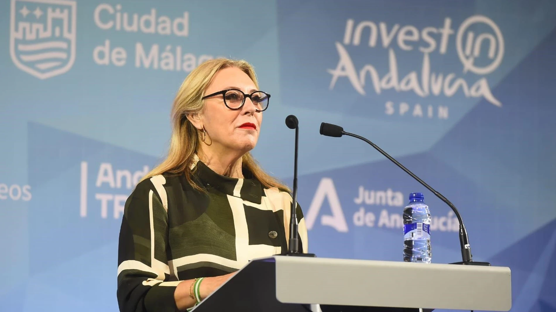 La consejera de Economía, Hacienda y Fondos Europeos de la Junta de Andalucía, Carolina España, interviene en la inaugruación del Global Photonics Economic Forum este martes en Málaga.ÁLEX ZEA / EUROPA PRESS07/10/2025