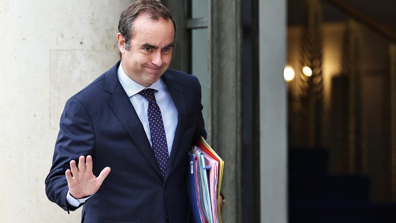 Macron, ante la decisión más crucial de su mandato en la enésima crisis de gobierno