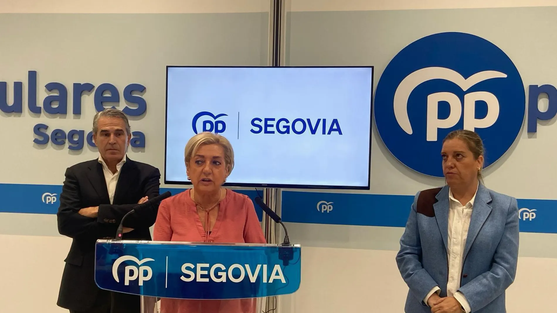 Paloma Sanz, Sanz Vitorio y María Ángeles garcía durante la rueda de prensa