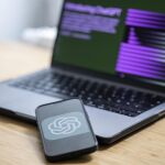 OpenAI desglosa los casos de uso que intentaron usar ChatGPT para estafar, monitorizar y desinformar OpenAI desglosa los casos de uso que intentaron usar ChatGPT para estafar, monitorizar y desinformar