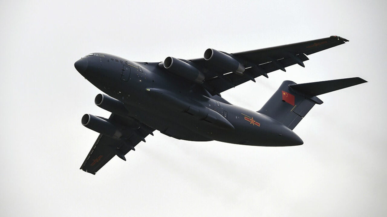China quiere adelantar a Estados Unidos: va a aumentar su poder aéreo con este avión de última generación