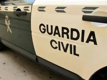 Vehículo de la Guardia Civil Vehículo de la Guardia Civil