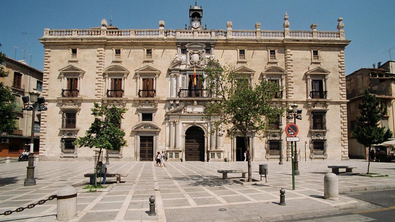 Le reducen la pena a dos años y tres meses de cárcel por distribuir pornografía infantil