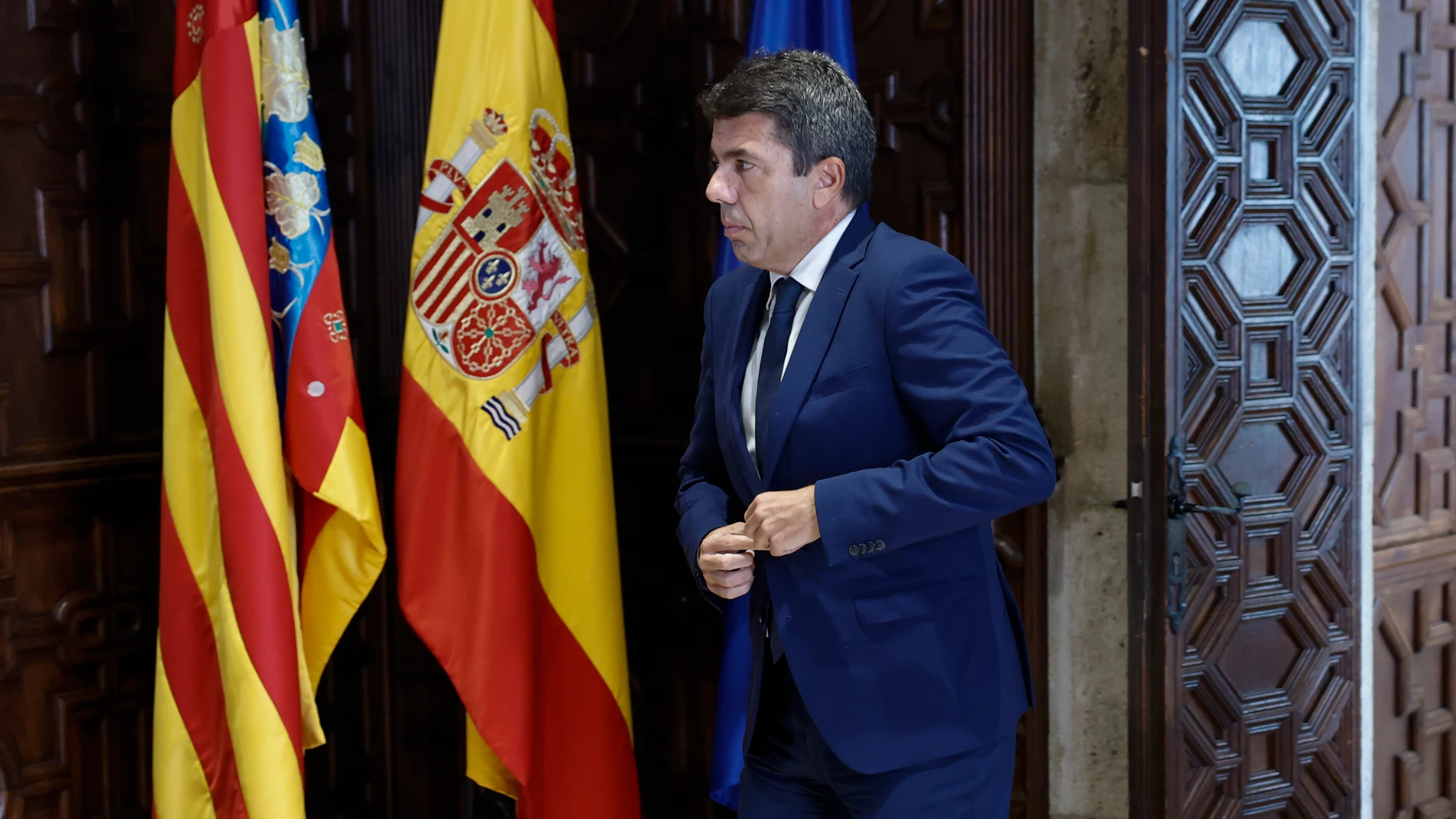 VALENCIA, 07/10/2025.- El president de la Generalitat Valenciana, Carlos Mazón, durante el acto en el que ha recibido la tradicional ‘mocadorà’ del Gremio de Panaderos y Pasteleros de Valencia. EFE/Biel Aliño