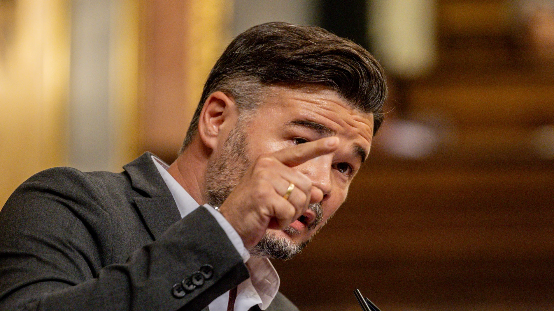 El portavoz de ERC en el Congreso, Gabriel Rufián, interviene durante una sesión plenaria, en el Congreso de los Diputados, a 7 de octubre de 2025, en Madrid (España). El Pleno del Congreso debate y vota hoy la Iniciativa Legislativa Popular (ILP) promovida para acabar con el blindaje legal de la tauromaquia y dejar de considerarla patrimonio cultural, un texto que recabó más de 700.000 firmas de ciudadanos y que cuenta con el respaldo de buena parte de los socios parlamentarios del PSOE. Los...