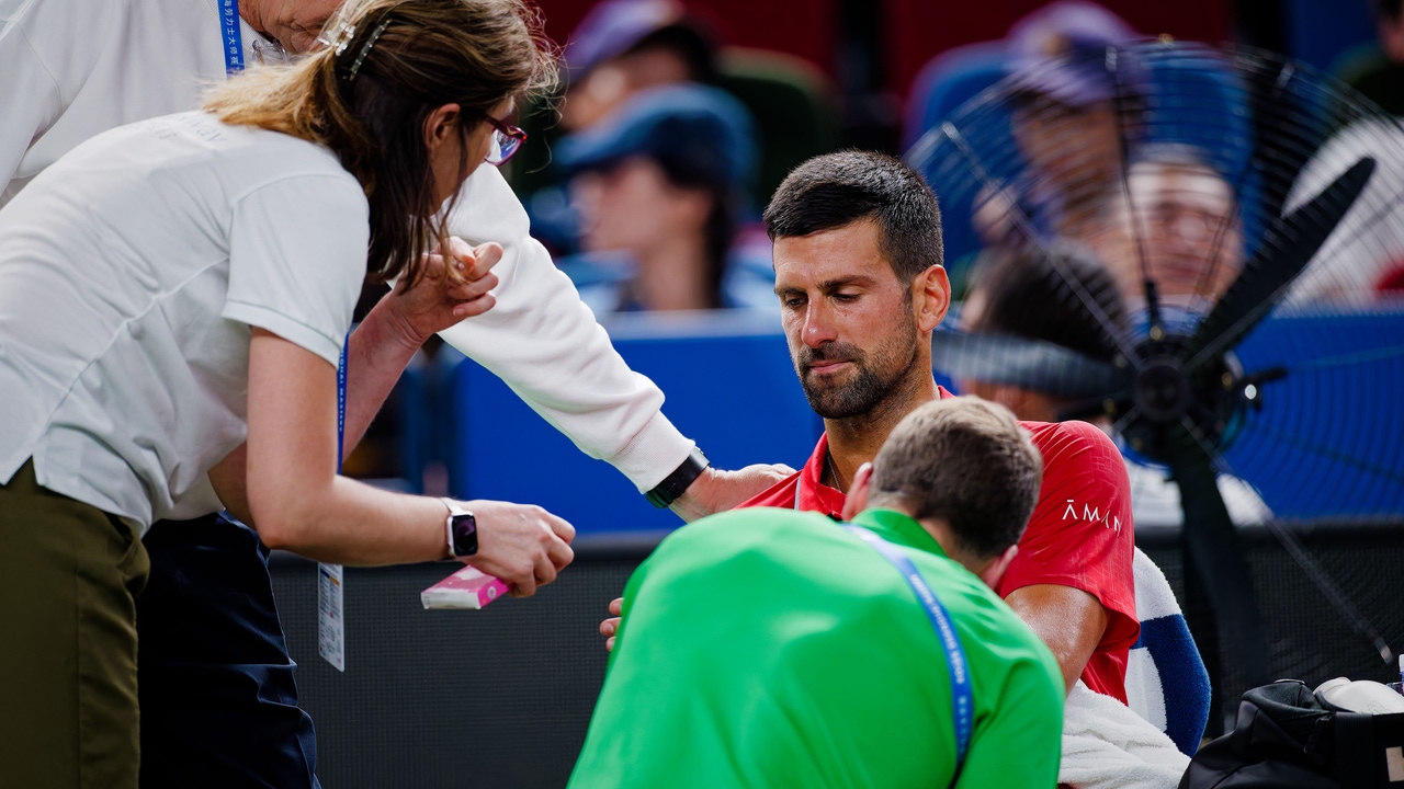 El punto de Munar en Shanghái que terminó de destrozar a Djokovic: acaba en el suelo, le tienen que tomar la tensión...