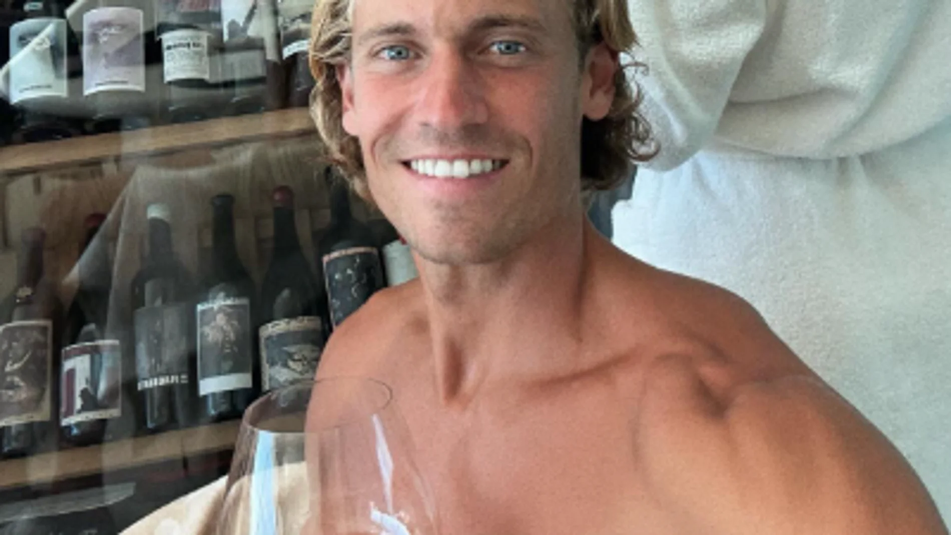 Marcos Llorente disfrutando de un Romanée-Conti 1995