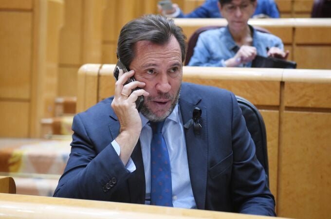 El ministro de Transportes y Movilidad Sostenible, Óscar Puente, durante una sesión de control al Gobierno, en el Senado, a 7 de octubre de 2025, en Madrid (España). El ministro de Transportes y Movilidad Sostenible, Óscar Puente, durante una sesión de control al Gobierno, en el Senado, a 7 de octubre de 2025, en Madrid (España).