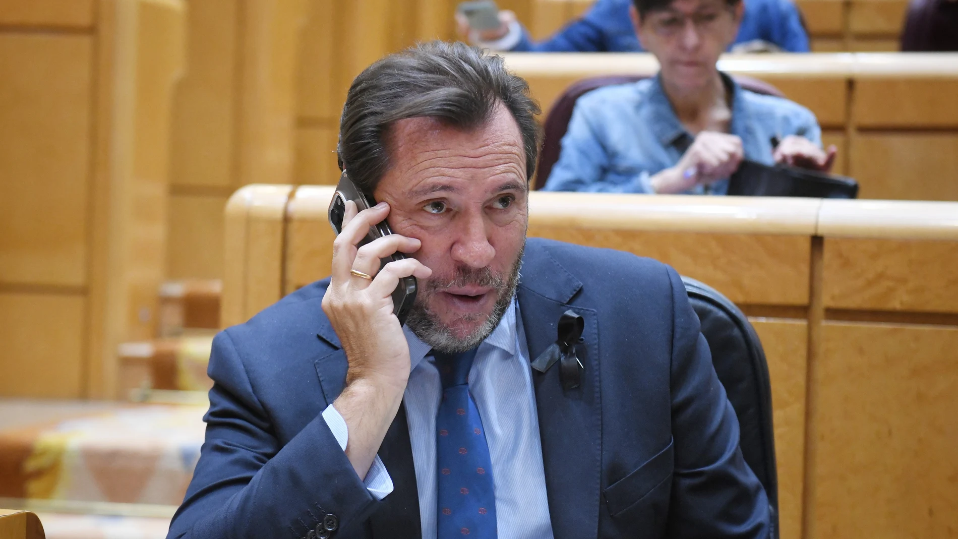 El ministro de Transportes y Movilidad Sostenible, Óscar Puente, durante una sesión de control al Gobierno, en el Senado, a 7 de octubre de 2025, en Madrid (España).