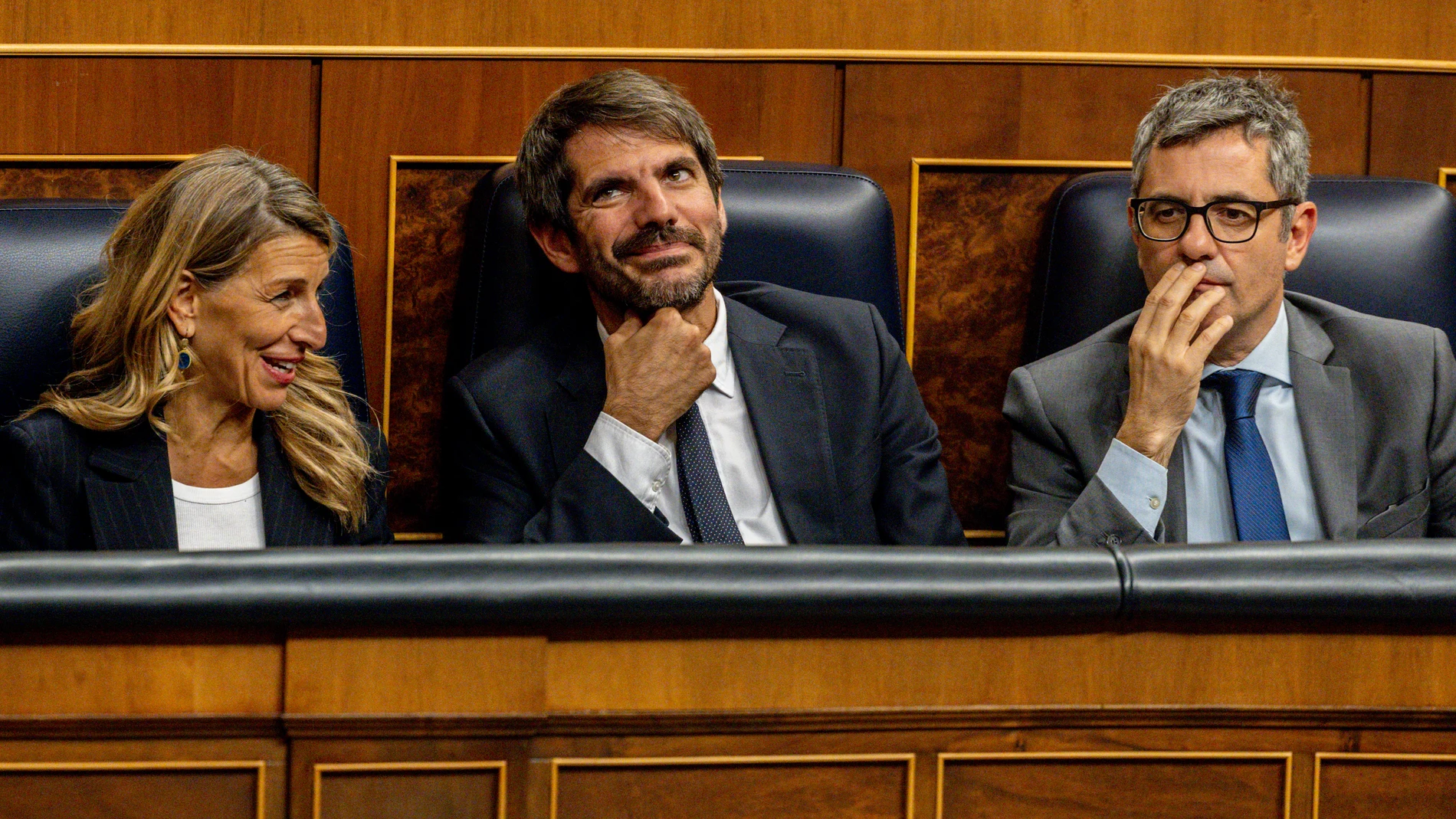 (I-D) La vicepresidenta segunda del Gobierno y ministra de Trabajo y Economía Social, Yolanda Díaz; el ministro de Cultura, Ernest Urtasun y el ministro de Presidencia, Justicia y Relaciones con las Cortes, Félix Bolaños, durante una sesión plenaria, en el Congreso de los Diputados, a 7 de octubre de 2025, en Madrid (España). El Pleno del Congreso debate y vota hoy la Iniciativa Legislativa Popular (ILP) promovida para acabar con el blindaje legal de la tauromaquia y dejar de considerarla pat...