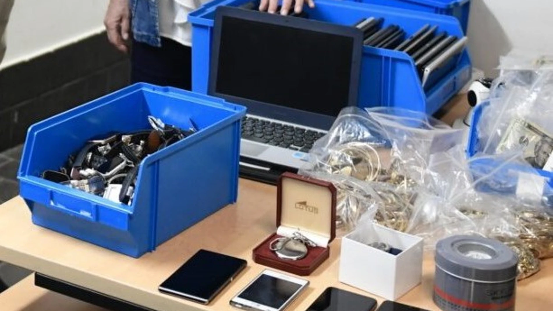 Subasta de material electrónico