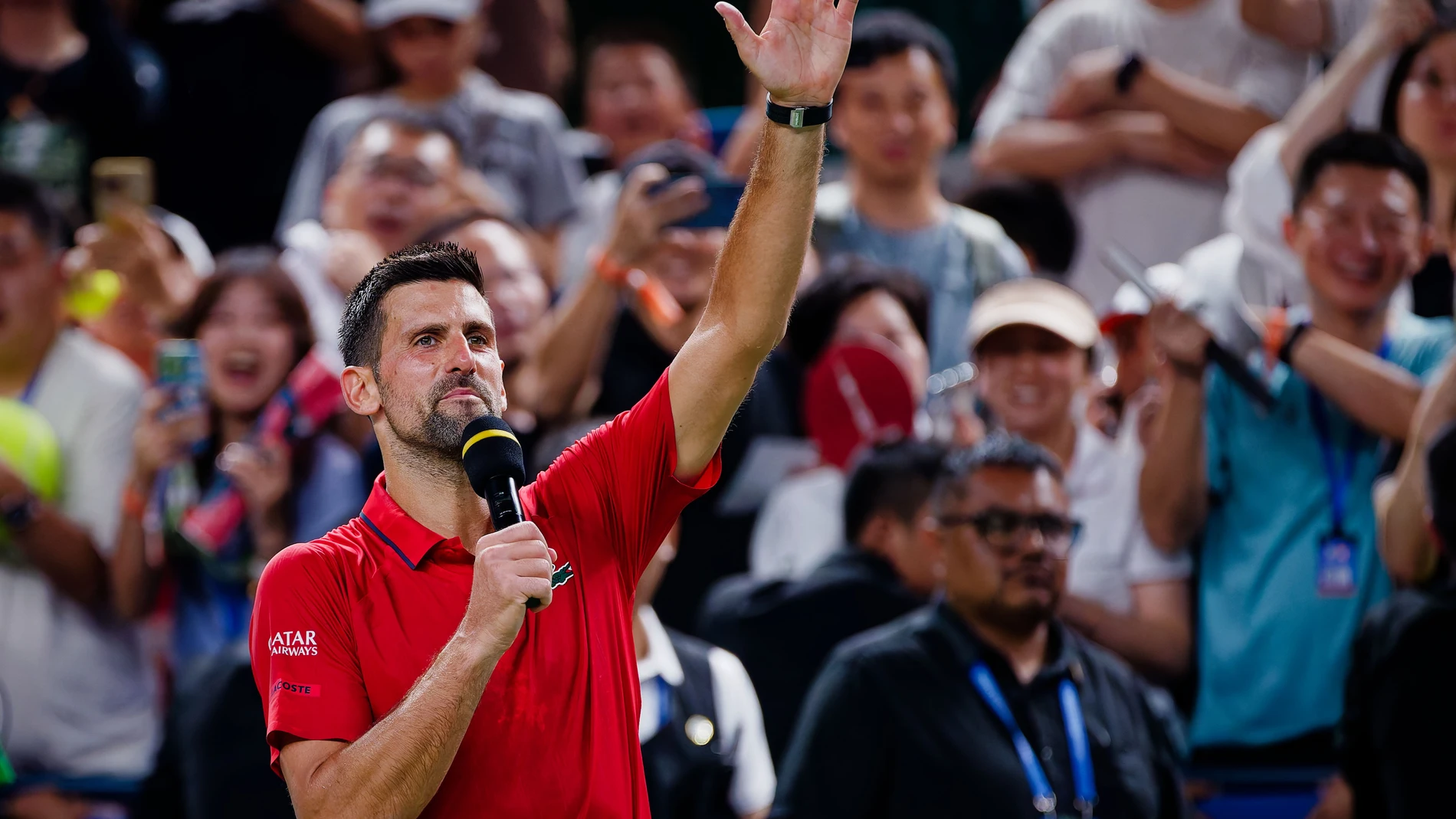 SHANGHAI (China), 07/10/2025.- Novak Djokovic of Serbia poses after winning his Men's Singles round of 16 match against Jaume Munar of Spain at the Shanghai Masters tennis tournament in Shanghai, China, 07 October 2025. (Tenis, España) EFE/EPA/ALEX PLAVEVSKI