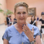 Francesca Thyssen enseñando su anillo de compromiso