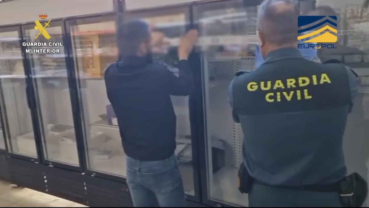 Plátanos falsos, carne podrida y alimentos lavados con lejía: así operaba el fraude alimentario detectado en Canarias