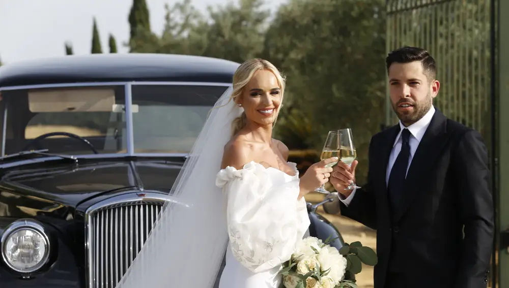 Jordi Alba y Romarey Ventura el día de su boda