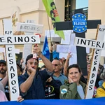 Colectivos de trabajadores interinos convocan concentraciones frente al Congreso.
