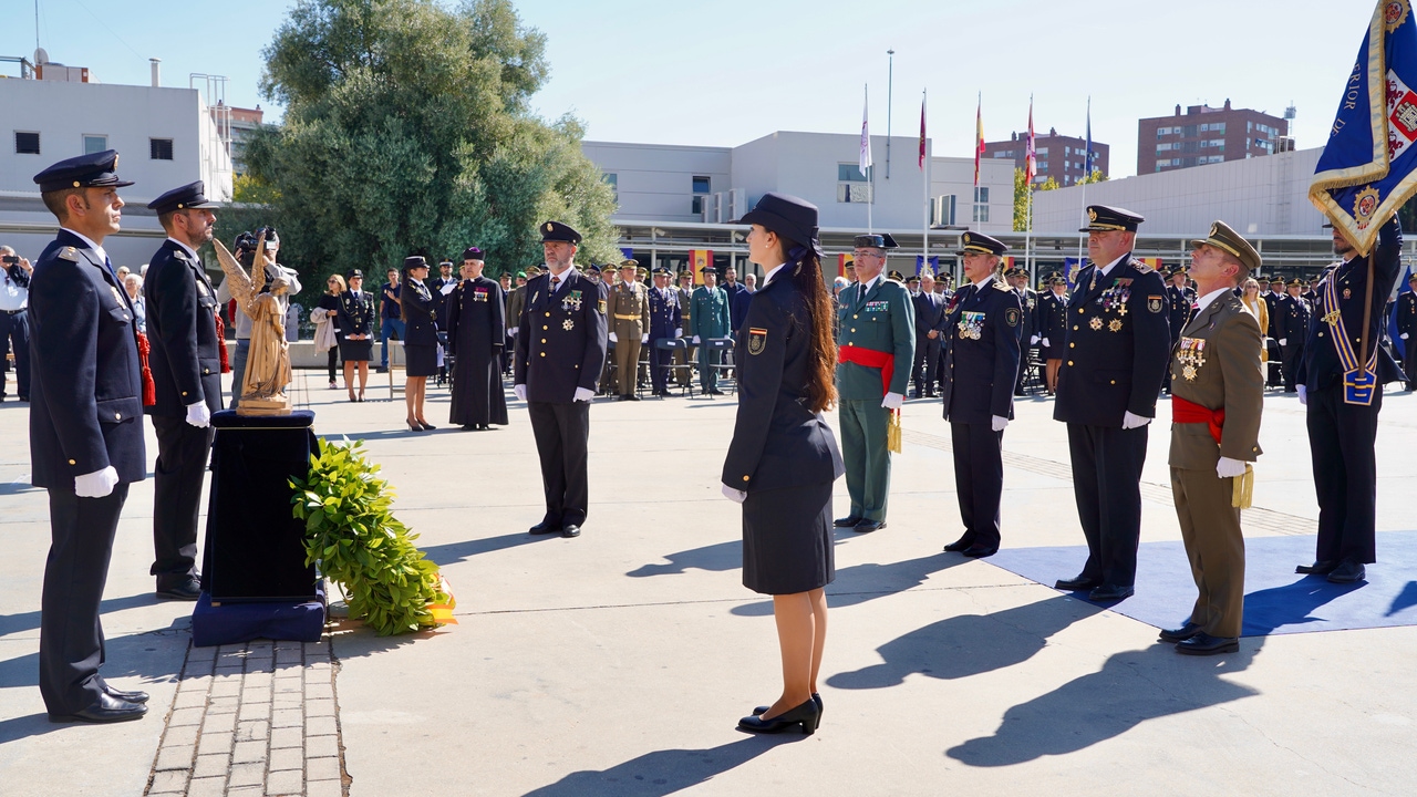 Más de 100 agentes y diversas unidades participan en Valladolid en el acto institucional por el Día de la Policía Nacional