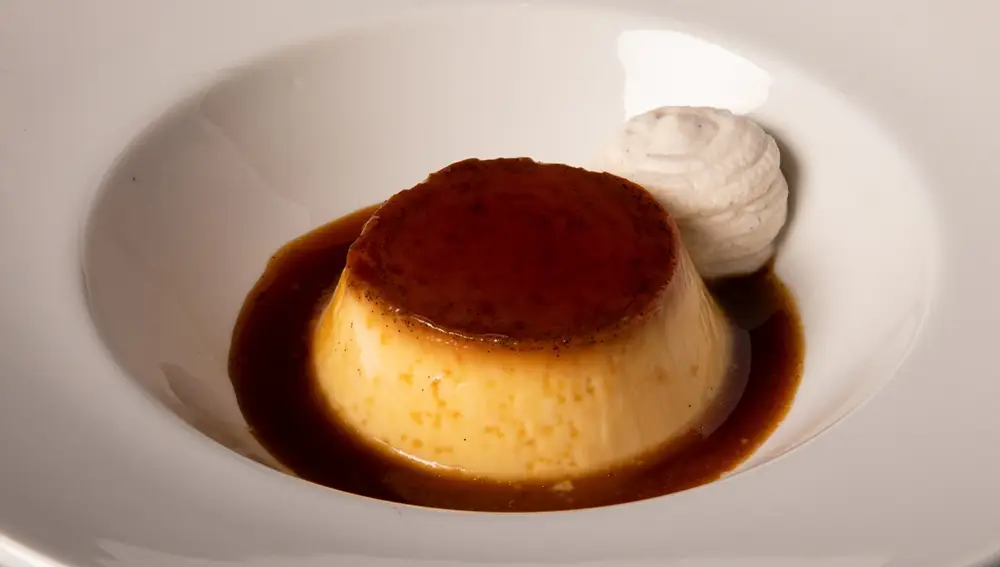 Flan de vainilla y chantilly ácida