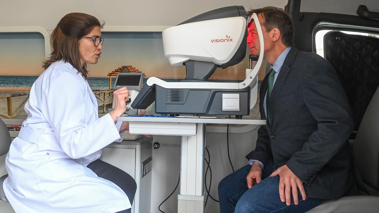 Más de 1.400 personas se realizaron revisiones oculares gratuitas en la unidad móvil de Recoletas Salud