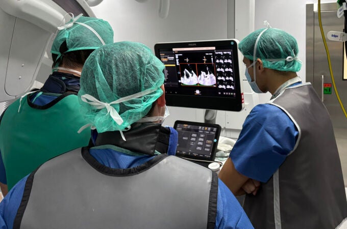 Momento de la intervención realizada por parte de los especialistas de la Unidad de Arritmias de Quirónsalud Madrid