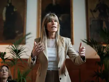 Audiencia de Madrid corrige a Peinado y rechaza dividir el 'caso Begoña Gómez' pero avala investigar malversación Audiencia de Madrid corrige a Peinado y rechaza dividir el 'caso Begoña Gómez' pero avala investigar malversación