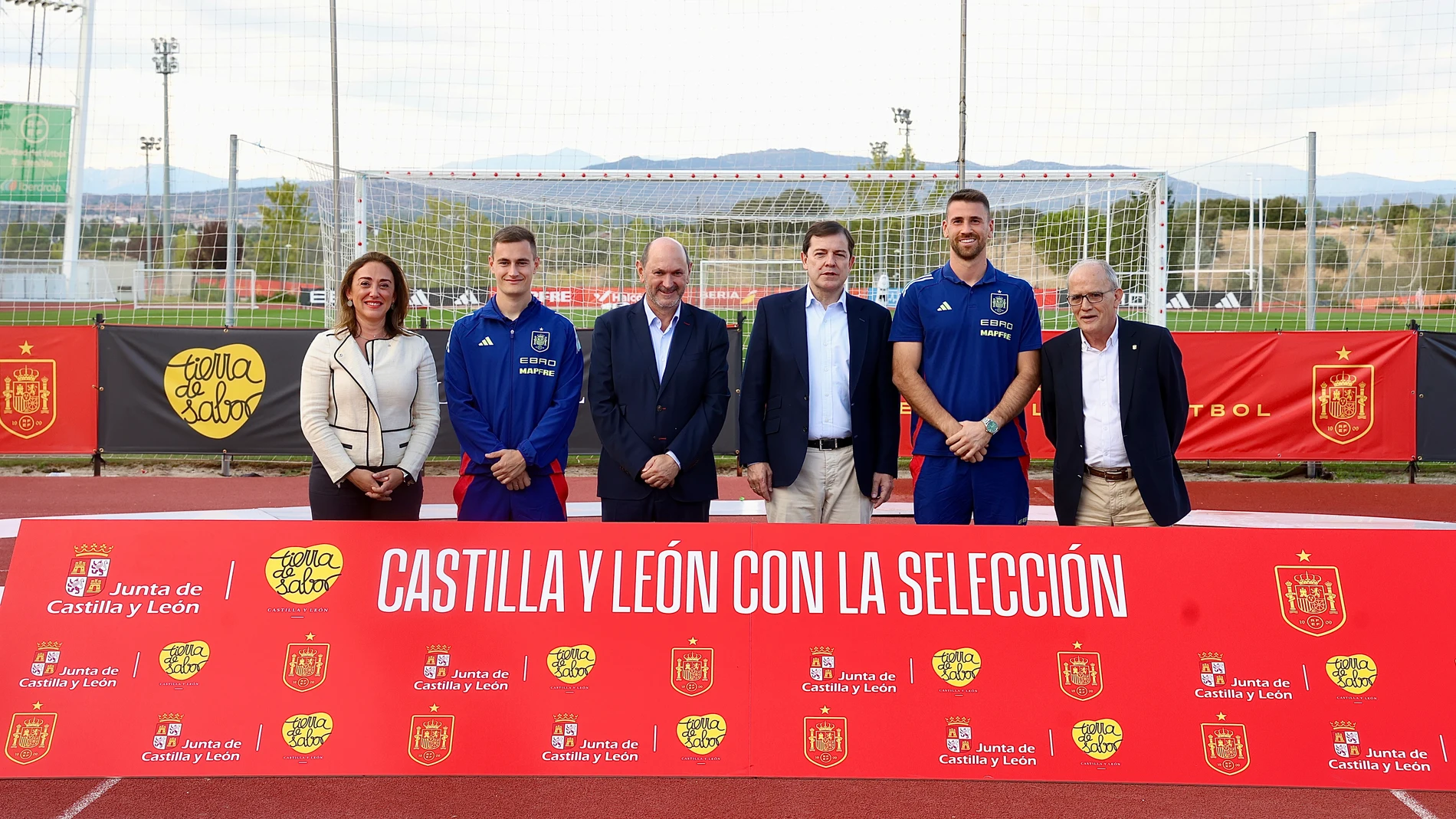 González Corral, Jorge de Frutos, Rafael Louzán, Fernández Mañueco, Unai Simón y Marcelino Maté